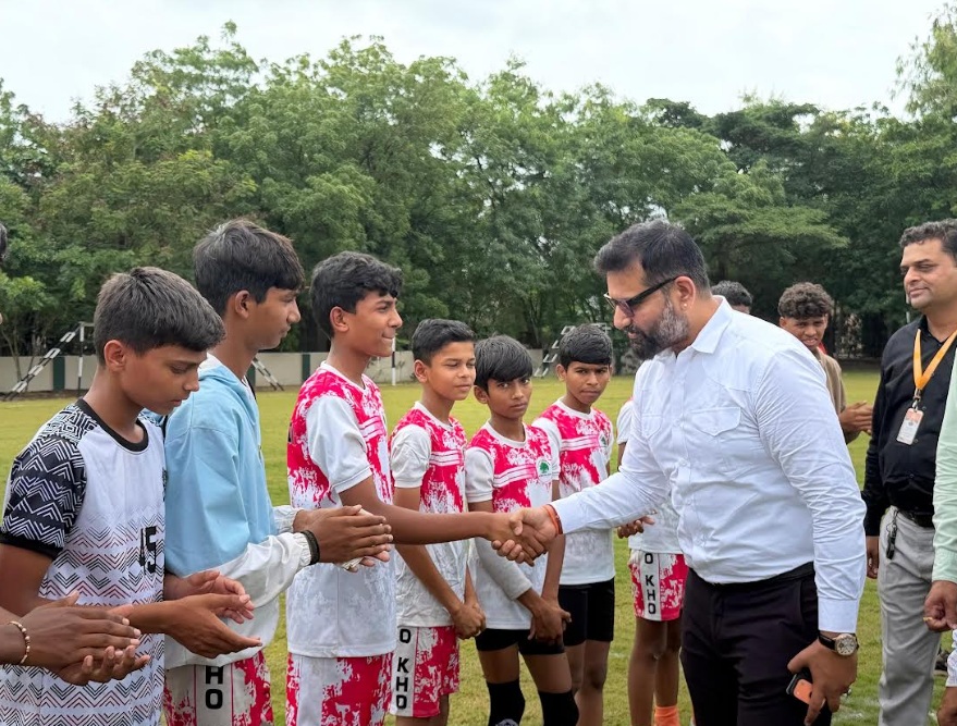ग्रामीण खेळाडूंच्या कौशल्यांना हवी योग्य दिशा - सुमित कोल्हे...संजीवनी सैनिकी स्कूल मध्ये तालुकास्तरीय फुटबॉल सामन्यांचे उद्घाटन संपन्न
