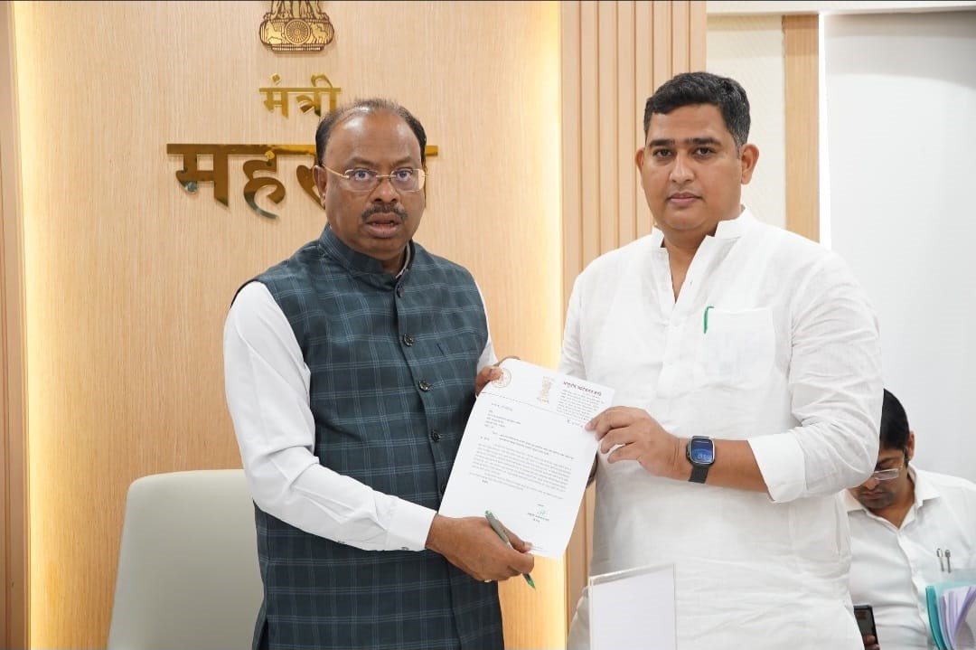 कोपरगाव तहसीलच्या इमारतीस स्व.अजितदादांचे नाव देवून त्यांचा पूर्णाकृती पुतळा उभारा..आ.आशुतोष काळेंची महसूलमंत्री चंद्रशेखर बावनकुळेंकडे मागणी