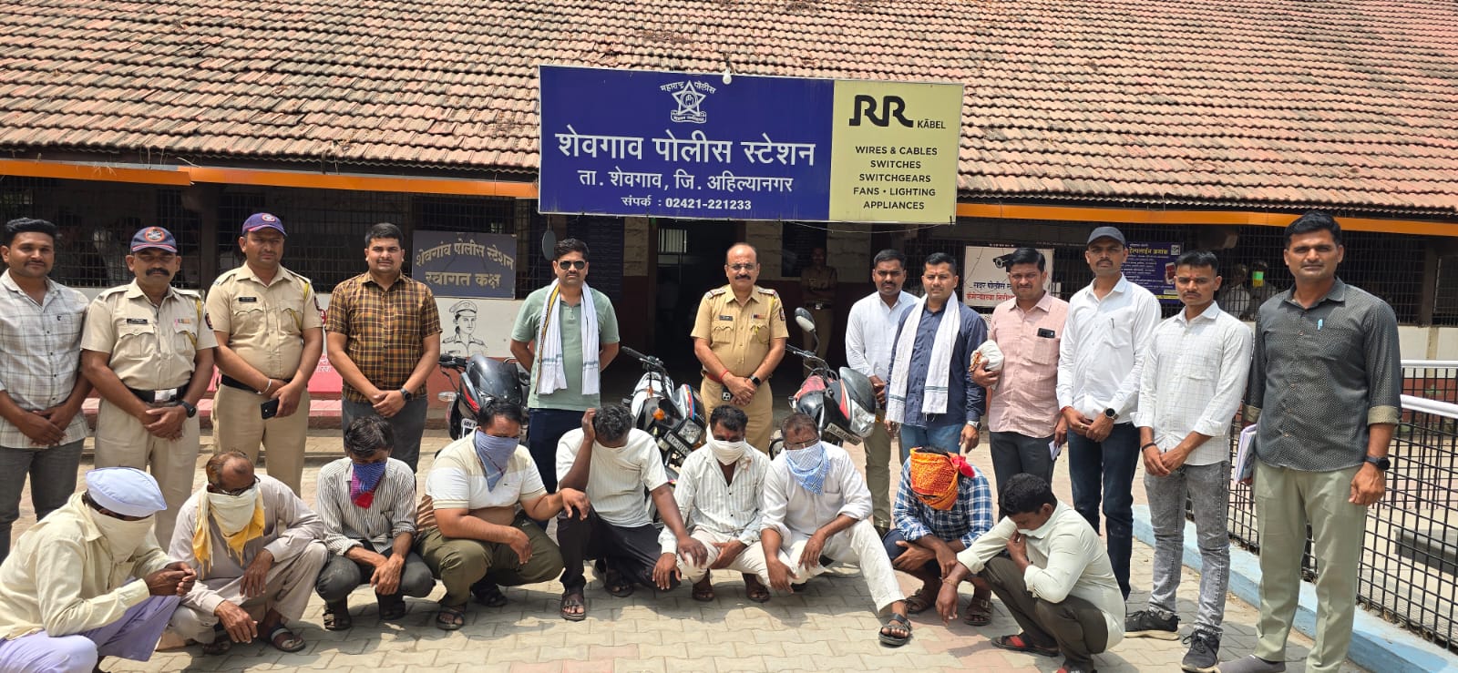 शेवगाव : दहिफळ येथे अवैध जुगारावर पोलिसांचा छापानऊ आरोपी ताब्यात; ३ लाखांहून अधिक किमतीचा मुद्देमाल जप्त