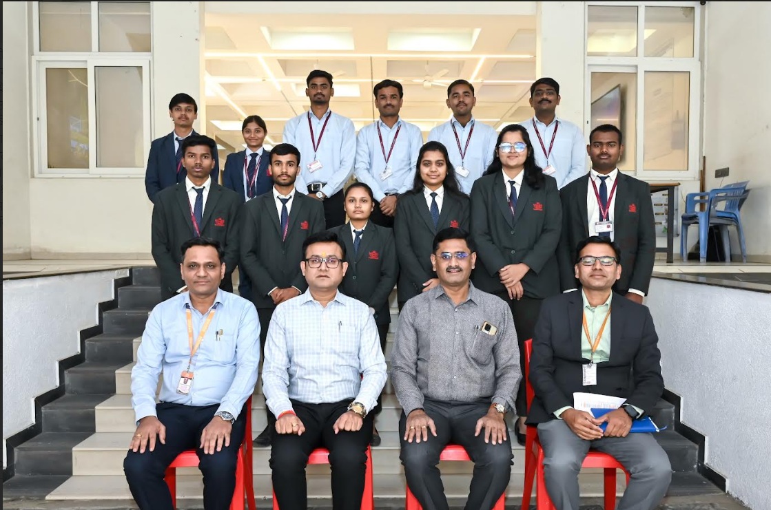 संजीवनी फार्मसी महाविद्यालयाच्या १२ विद्यार्थ्यांची 