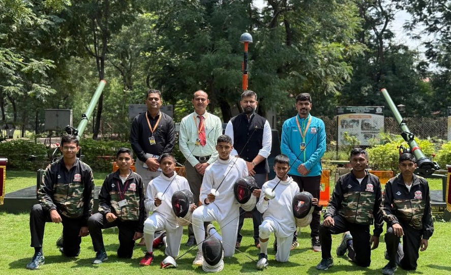 जिल्हास्तरीय तलवारबाजी स्पर्धेत संजीवनी सैनिकी स्कूल अँड ज्यु.कॉलेजचे घवघवीत यश...वेगवेगळ्या वयोगटात सुवर्ण, रजत व कांस्य पदकांची कमाई