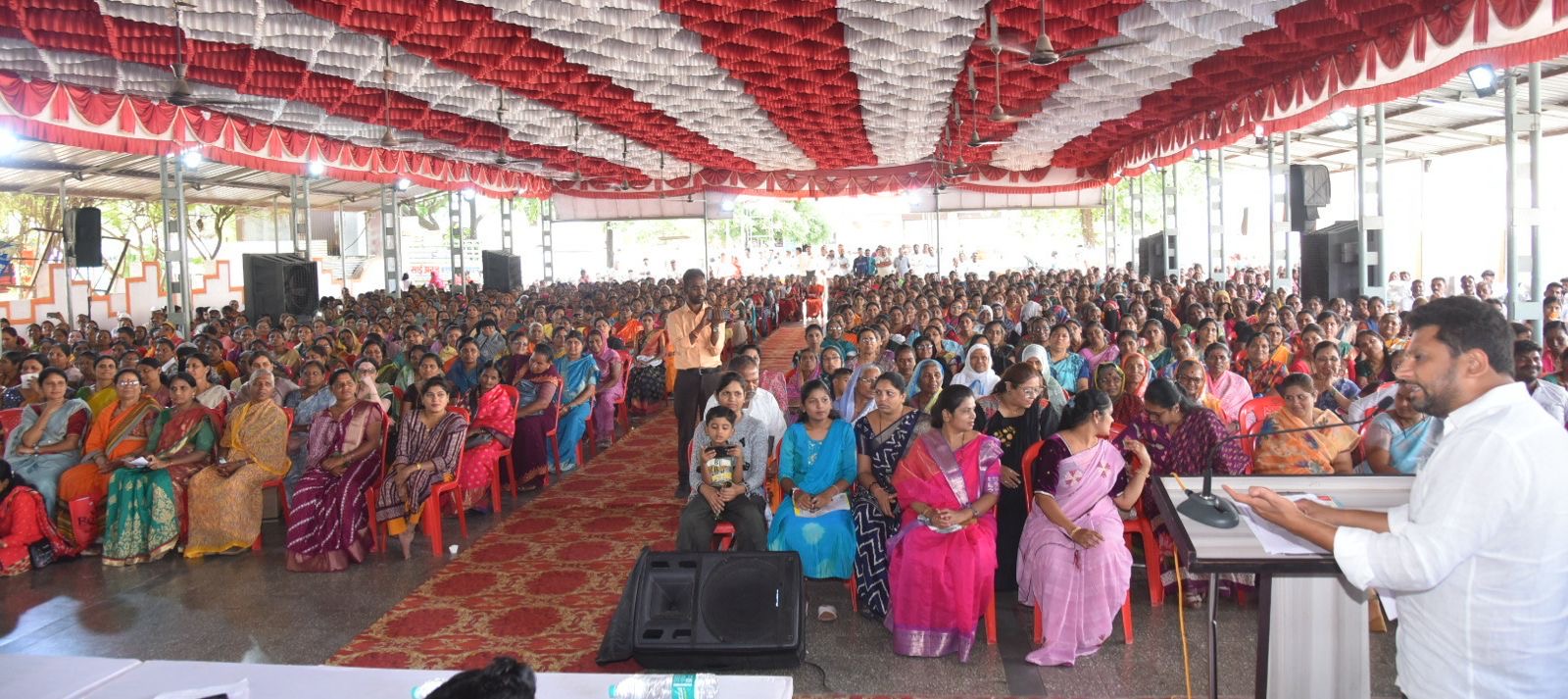 बचत गटाच्या चळवळीने महीलांना स्वयपूर्ण आणि आत्मनिर्भर केले - डाॅ.विखे पाटील...महीला बचत गटाना पापड उत्पादन मशिन आणि अनुदानाचे वाटप