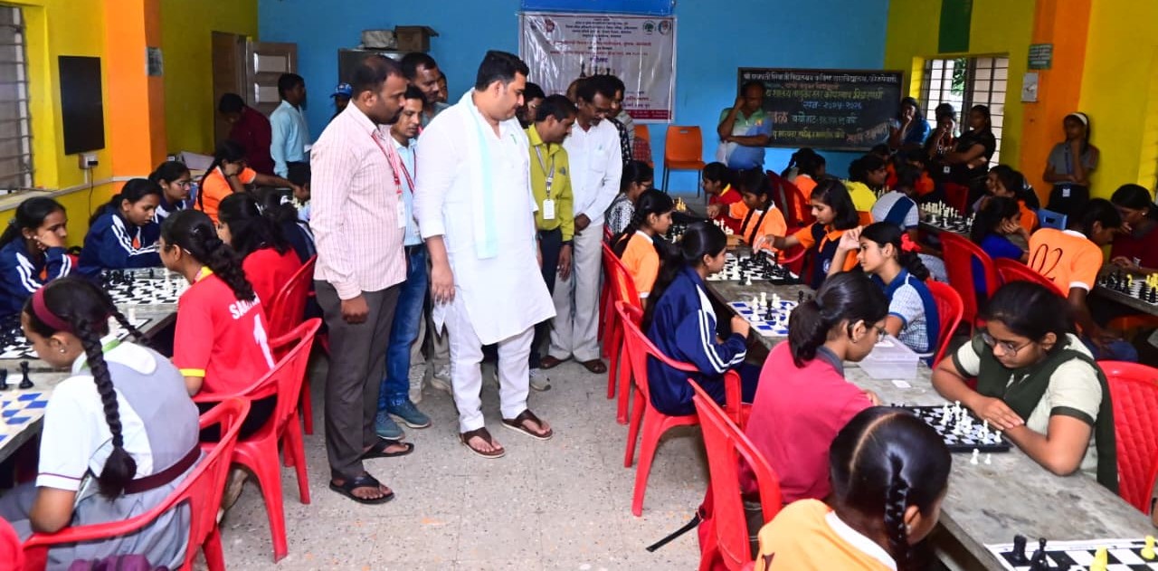 कोपरगाव तालुकास्तरीय शालेय बुद्धिबळ स्पर्धेचे आ.आशुतोष काळेंच्या हस्ते बक्षिस वितरण...!!