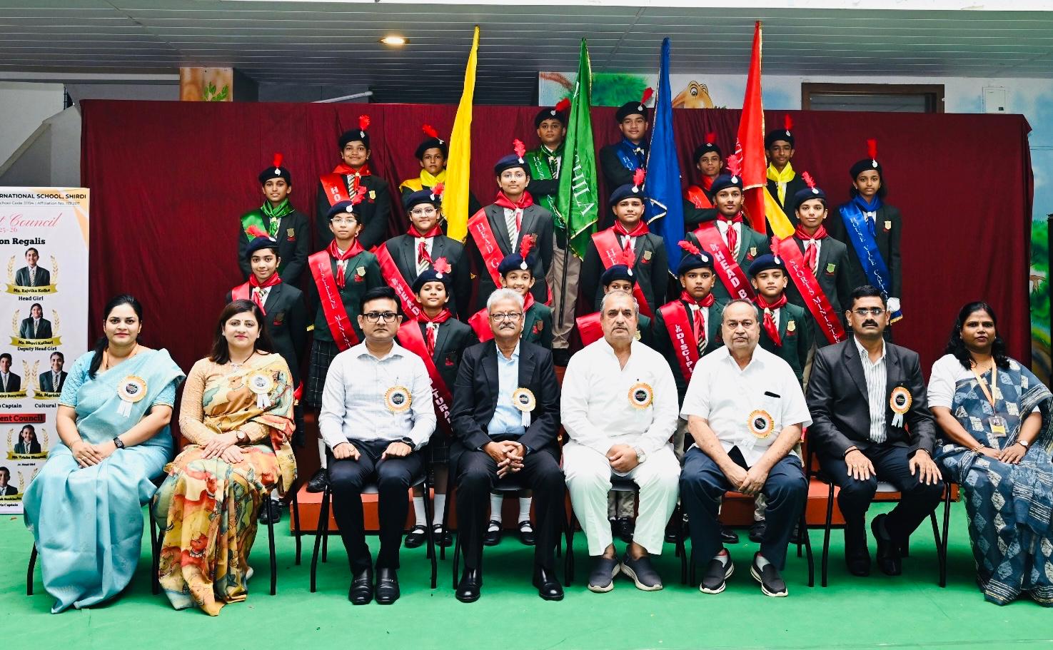 व्यक्तिमत्वाच्या पैलुं पैकी संभाषण कौशल्य महत्वाचे - सावुथ एसिया सीटी बॅन्क माजी संचालक अरूण वाबळे...संजीवनी इंटरनॅशनल स्कूल मध्ये ‘विद्यार्थी परिषद शपथविधी’ संपन्न