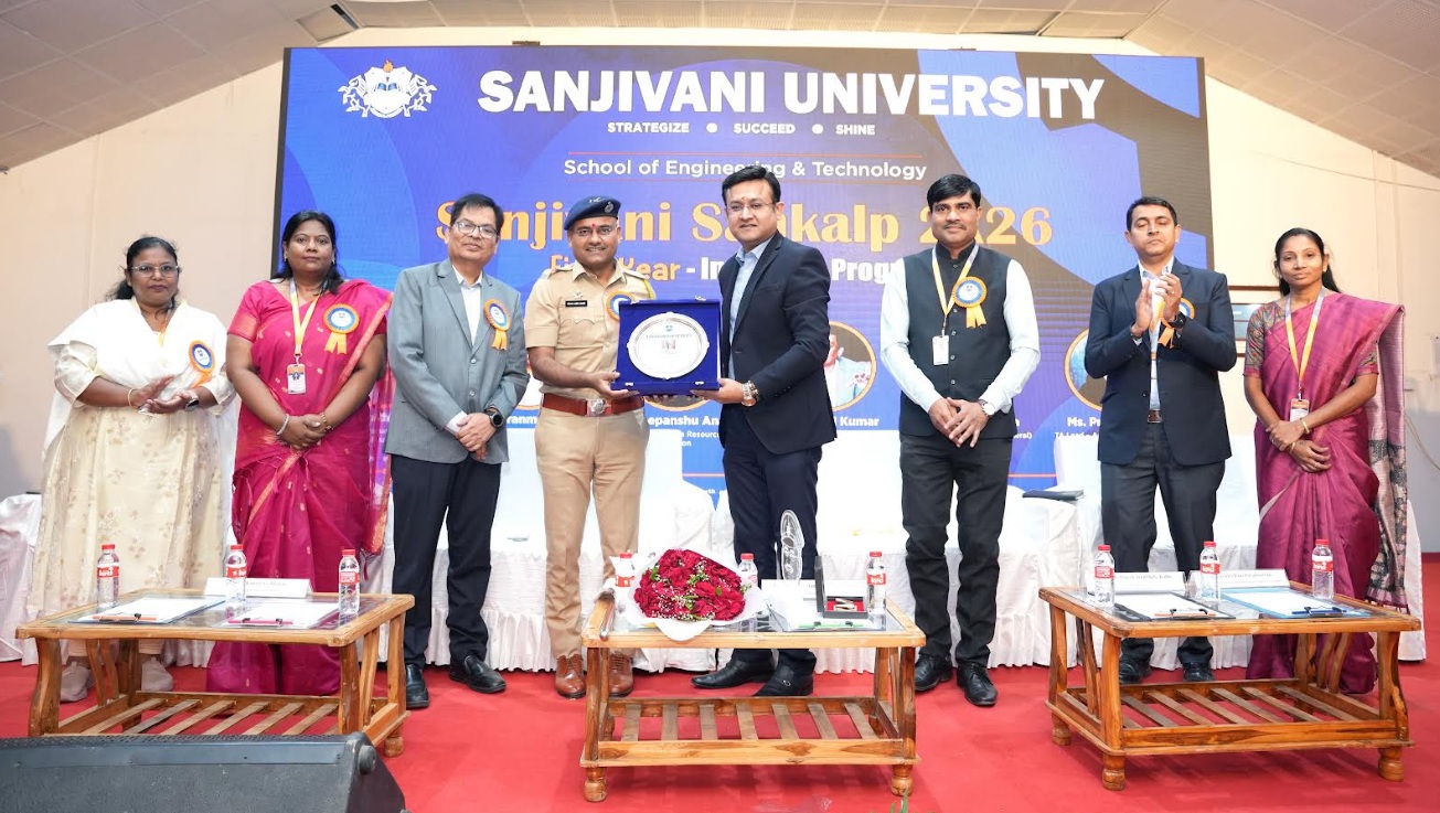 ग्लोबल स्पर्धेत टिकण्यासाठी स्वतःला घडवा - अतिरिक्त पोलिस अधीक्षक सोमनाथ वाघचौरे...संजीवनी विद्यापीठात नवगतांचे स्वागत