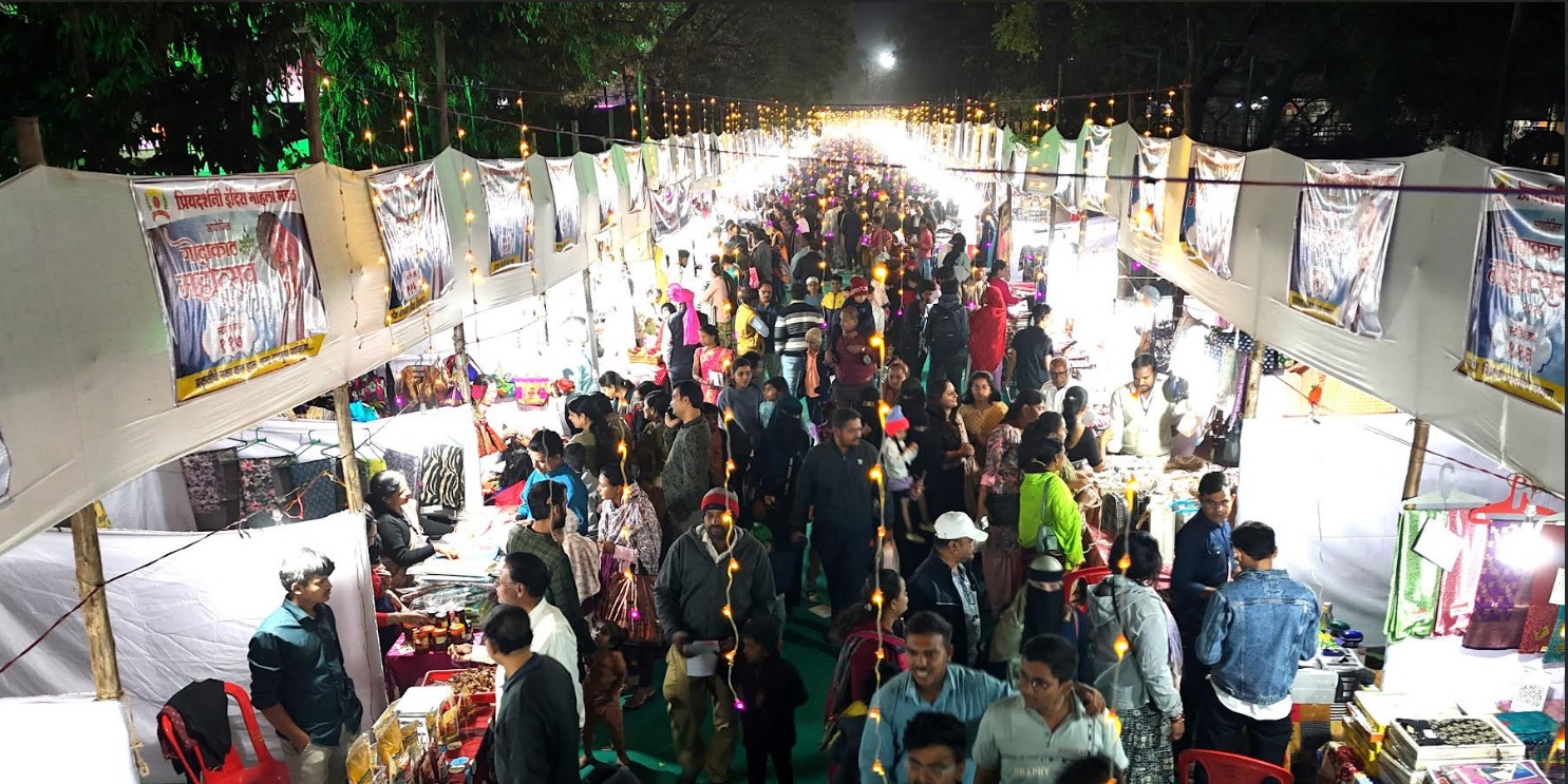 उत्साह,जल्लोष आणि गर्दी; कोपरगावच्या गोदाकाठ महोत्सवात नागरिकांचा महासागर...दोनच दिवसात झाली ६० लाखाची उलाढाल