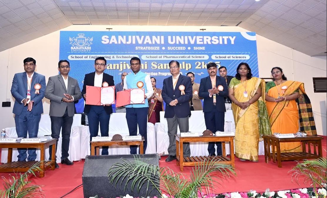 स्वतःला ओळखा आणि ध्येयाकडे जाण्याचा निर्धार करा - डॉ.सुचींद्रन...संजीवनी युनिव्हर्सिटीत कॉमर्स, एमबीए, सायन्स व फार्मसी प्रथम वर्ष विद्यार्थी व पालकांचे स्वागत