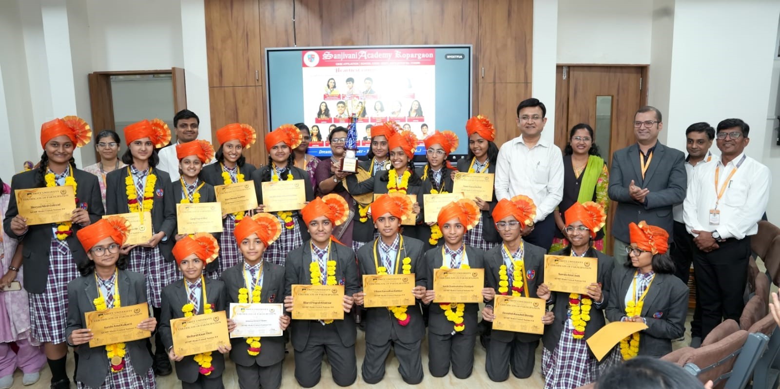संजीवनी अकॅडमीला राष्ट्रीय  मॉडेल युनायटेड नेशन्स परीषदेत उपविजेते पद...संजीवनीच्या शिरपेचात मानाचा आणखी एक तुरा