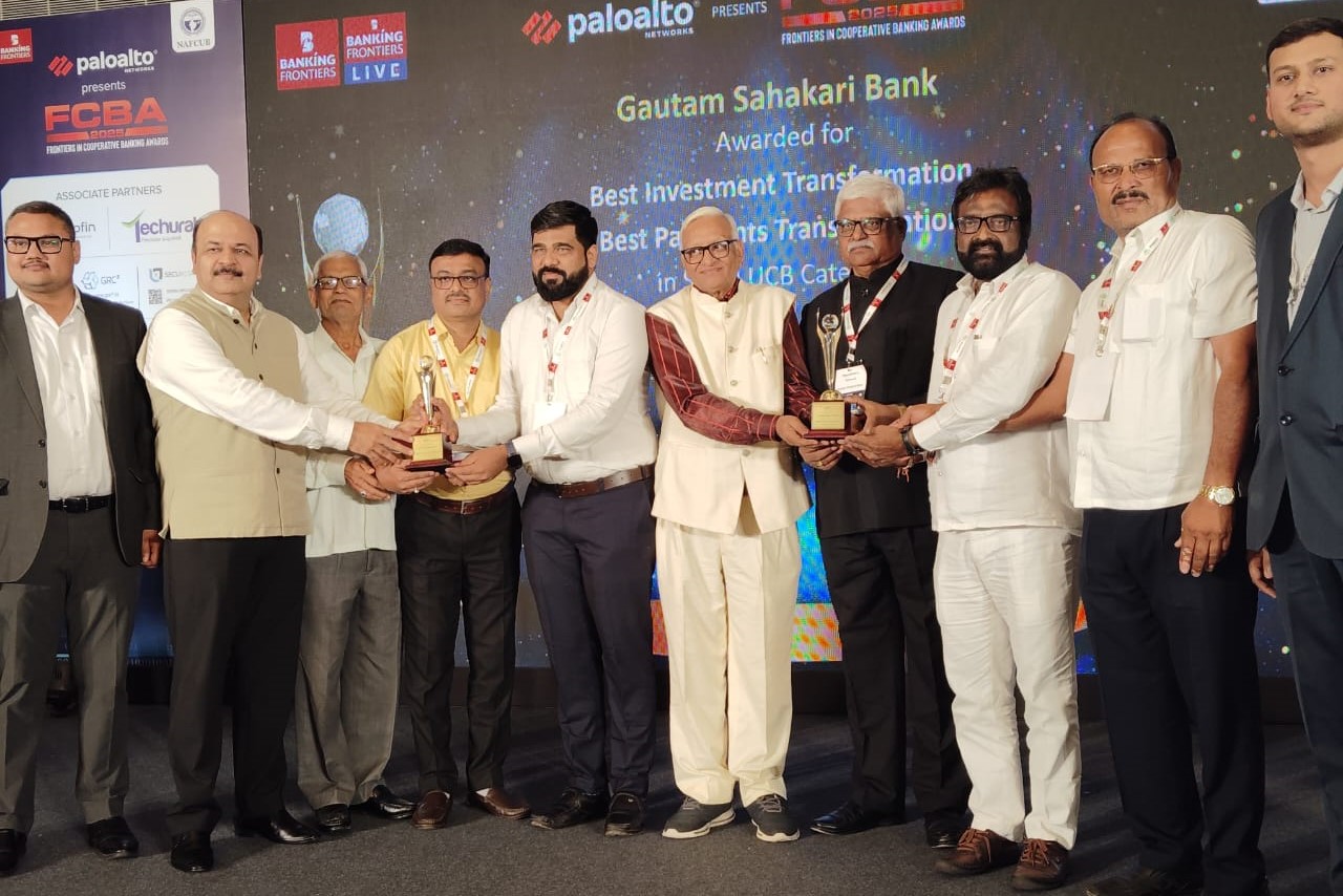 गौतम बँकेचा राष्ट्रीय स्तरावर मानाचा डंका...गौतम बँकेला दुहेरी राष्ट्रीय मान..गुंतवणूक व डिजिटल सेवेत अव्वल..!