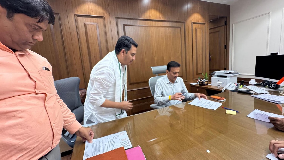 सिंहस्थ कुंभमेळ्याच्या पार्श्वभूमीवर कोपरगाव मतदारसंघातील रस्ते,घाट व सुशोभीकरणासाठी निधी द्या; आमदार आशुतोष काळेंची मंत्री ना.गिरीश महाजन यांच्याकडे मागणी