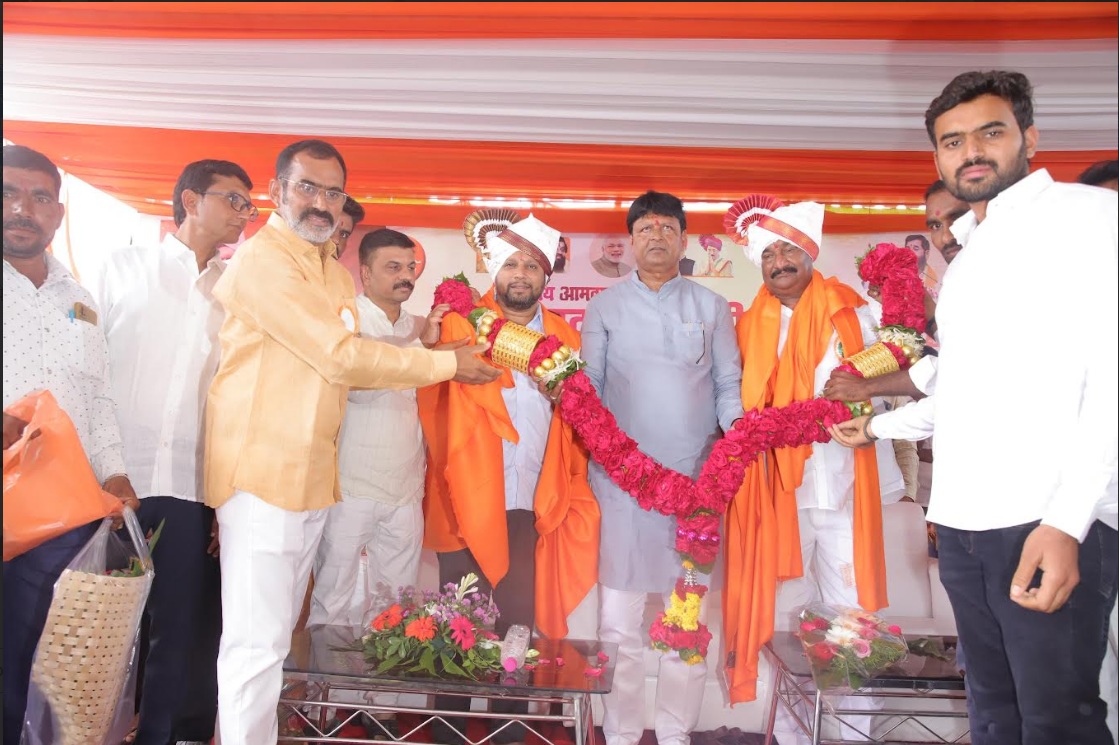 खोके - बोक्यांचा आरोप करणाऱ्यांनीच खोके घेवून मंञीपदे बहाल केली - खासदार संदिपान भुमरे ...केवळ ऑनलाईन दिसणाऱ्या मुख्यमंञ्यांच्या विरोधात उठाव केला म्हणूनच जनतेला न्याय देता आला !