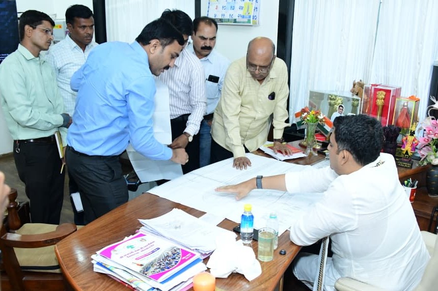 मंजूर बंधाऱ्याच्या दुरुस्तीचे काम वेळेत पूर्ण करा - आ.आशुतोष काळे... लाभधारक शेतकरी दुरुस्तीकडे मोठ्या अपेक्षेने पाहत आहे