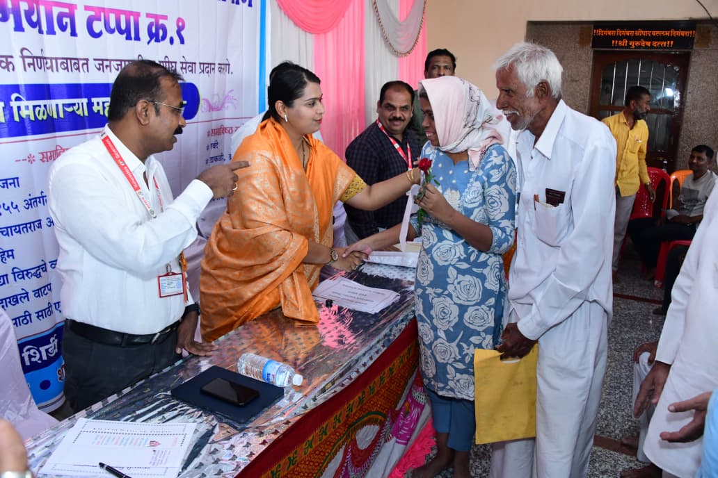 योजनेचा लाभ हीच खरी विकासाची ओळख - चैतालीताई काळे...कोपरगाव तालुक्यातील रवंदेमध्ये छत्रपती शिवाजी महाराज महाराजस्व समाधान शिबिराचे आयोजन