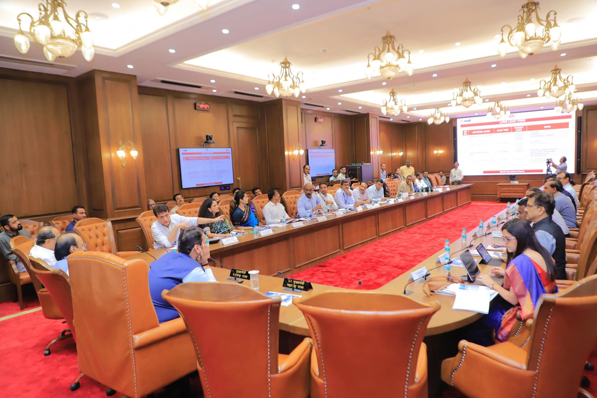 शिर्डी विमानतळाच्या विस्तारित विकासकामांबाबत मुख्यमंत्री देवेंद्र फडणवीस यांच्या  प्रमुख उपस्थितीत बैठक